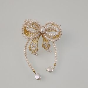 Stunning Pearl Bow Hair Barrette
